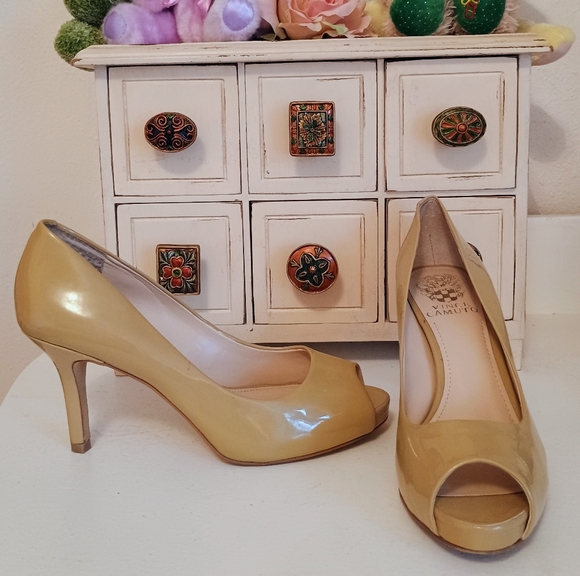 Vince Camuto Patent Leather Shoes - Picture 2 of 4